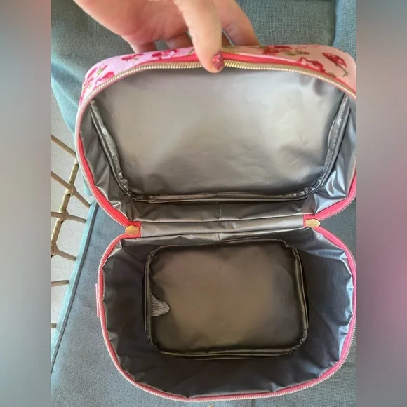 Betsey Johnson Floral Lunch Bag - Picture 2 of 2